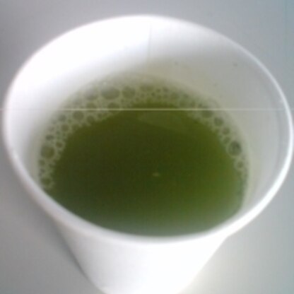 緑茶に蜂蜜を入れて頂きました。緑茶の苦味がはちみつの
甘さで和らいで飲みやすかったです。ご馳走様でした。